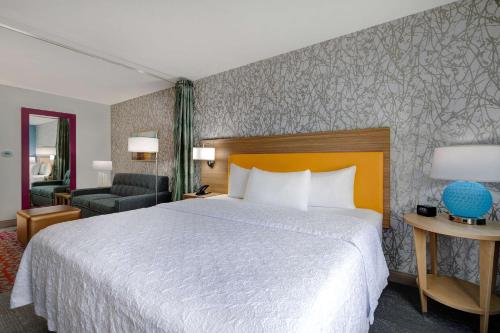 Home2 Suites by Hilton Wilkes-Barre Room Type - King Studio Suite - Non-Smoking