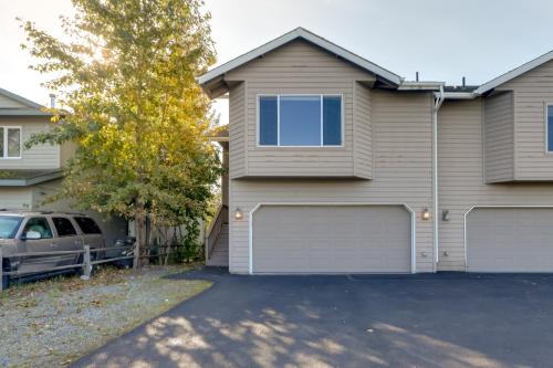 Accommodating Anchorage Abode Less Than 1 Mi to Jewel Lake