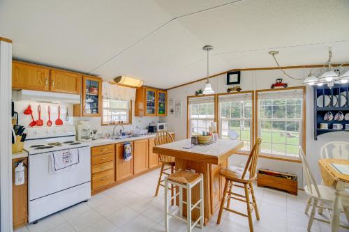 . Creekfront Max Meadows Mobile Home with Deck!