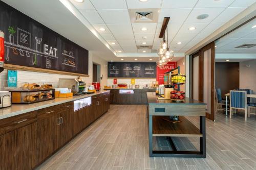 อาหารและเครื่องดื่ม, Hampton Inn by Hilton Marianna I-10 in มาเรียนนา (FL)