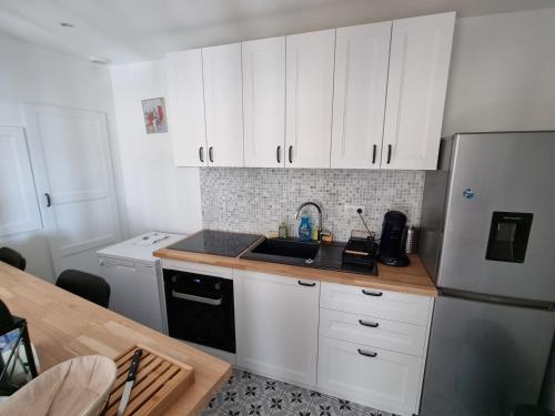 кухня, Face château St Germain en Laye, appartement 4 à 6 personnes, 23 min de Paris Champs-Elysées (Face chateau St Germain en Laye, appartement 4 a 6 personnes, 23 min de Paris Champs-Elysees) in Saint-Germain-en-Laye