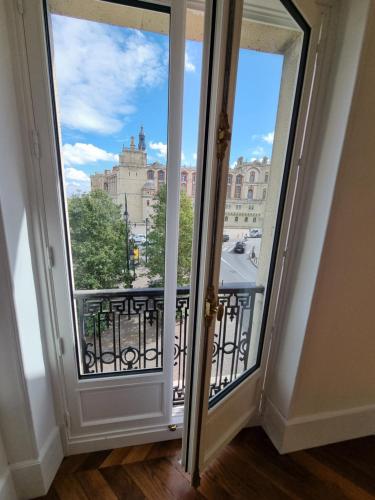 Face château St Germain en Laye, appartement 4 à 6 personnes, 23 min de Paris Champs-Elysées (Face chateau St Germain en Laye, appartement 4 a 6 personnes, 23 min de Paris Champs-Elysees) in Saint-Germain-en-Laye