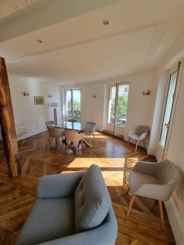 Face château St Germain en Laye, appartement 4 à 6 personnes, 23 min de Paris Champs-Elysées (Face chateau St Germain en Laye, appartement 4 a 6 personnes, 23 min de Paris Champs-Elysees) in Saint-Germain-en-Laye