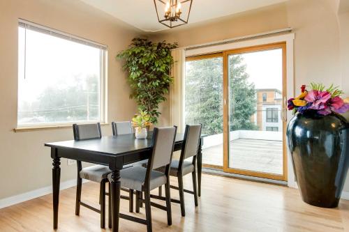 Charming Cherry Creek Duplex 3 Mi to Denver Zoo! in Denver, USA