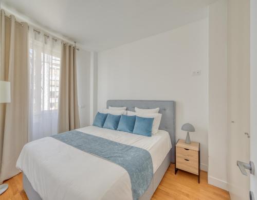 Modern apartment near Champs-Élysées