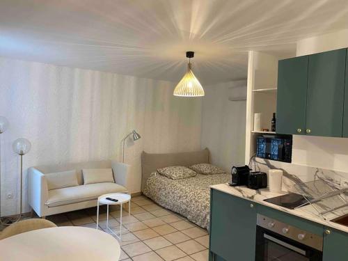 Studio climatisé neuf centre-ville - Location saisonnière - Nîmes