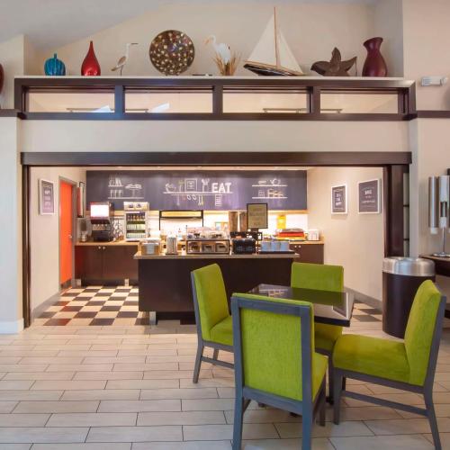 Hampton Inn & Suites Wilmington/Wrightsville Beach - image 6