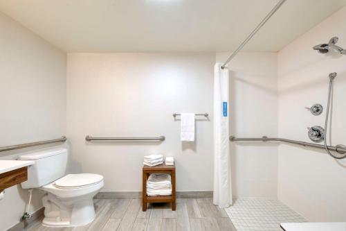 Hampton Inn & Suites Wilmington/Wrightsville Beach - image 8