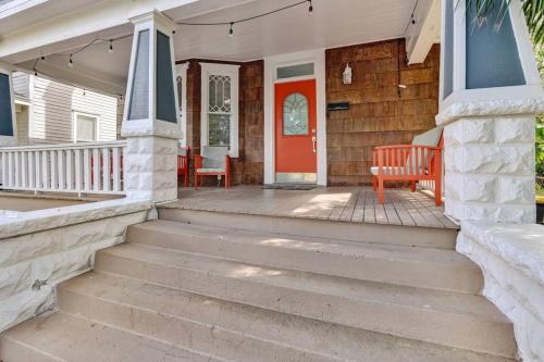 Historic Home With Vintage Charm In Springfield