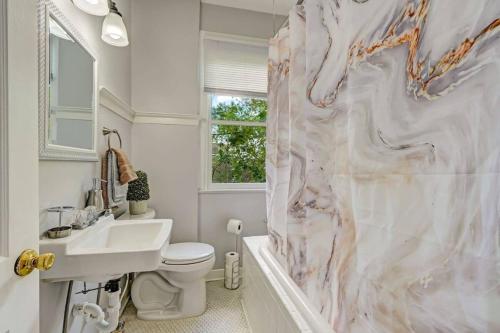 Historic Home With Vintage Charm In Springfield