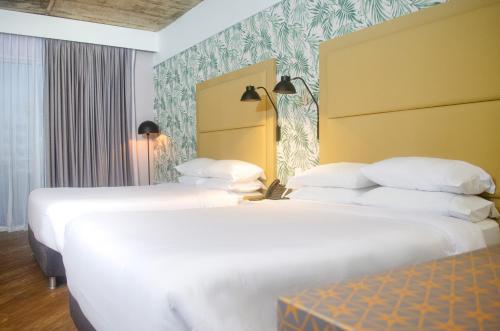 2 Double Beds, Premium room image 4