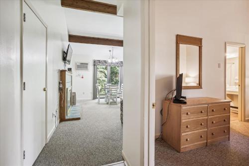 Cedarbrook Queen Suite 106 in Killington, USA