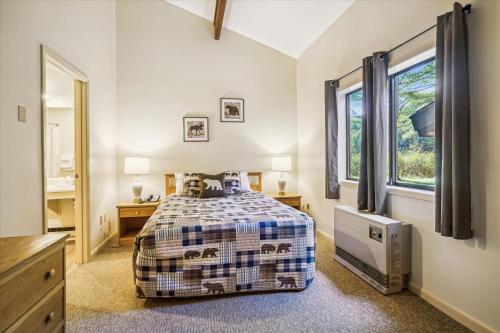 Cedarbrook Queen Suite 106 in Killington