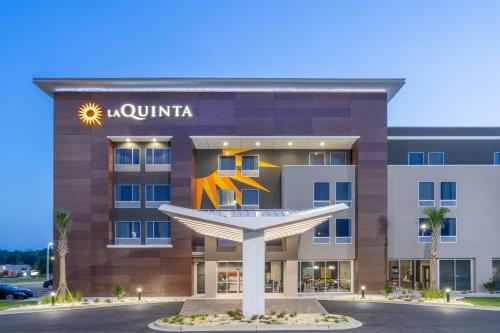 La Quinta Inn & Suites by Wyndham Valdosta - image 7