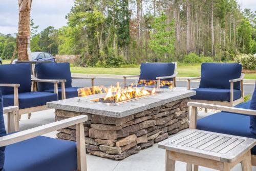 La Quinta Inn & Suites by Wyndham Valdosta - image 3