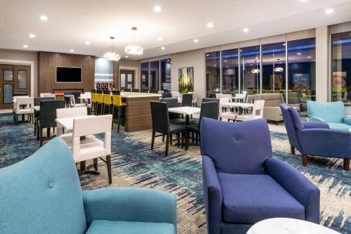 La Quinta Inn & Suites by Wyndham Valdosta - image 11