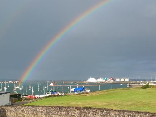 Seashells, Newry, Anglesey - Ideal for the ferry crossing to Ireland