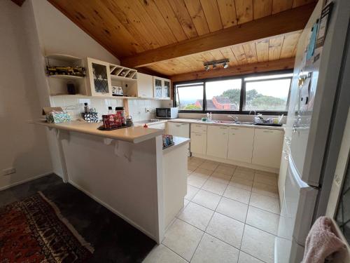 مطبخ, Auckland Sea&SkyTower view HOMESTAY with free Netflix, Parking in West Harbour