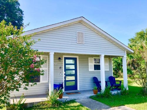 Pensa-Cozy Downtown bungalow, w/ backyard oasis! thumb 2