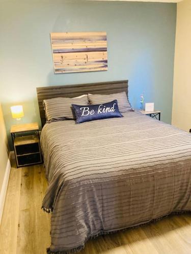 Pensa-Cozy Downtown bungalow, w/ backyard oasis! thumb 3