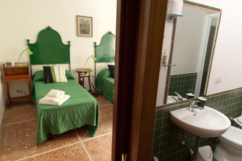 2 Passi Da - main image
