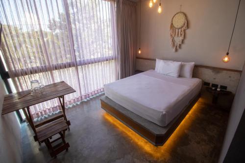 Deluxe Double Room image 4