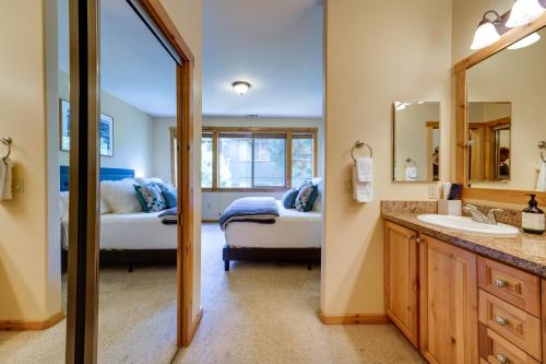 Boulders Truckee Condo Near Donner Lake and Skiing!