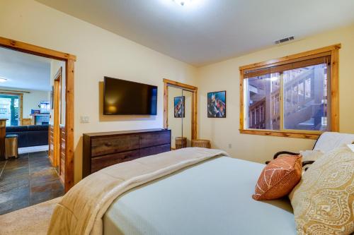 Boulders Truckee Condo Near Donner Lake and Skiing!