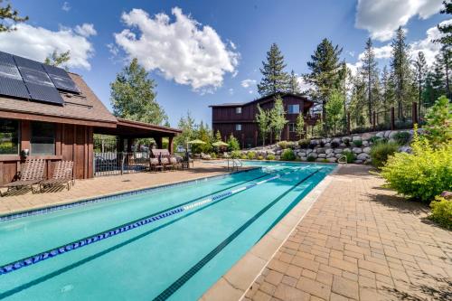 Boulders Truckee Condo Near Donner Lake and Skiing!