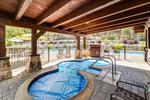 Boulders Truckee Condo Near Donner Lake and Skiing!