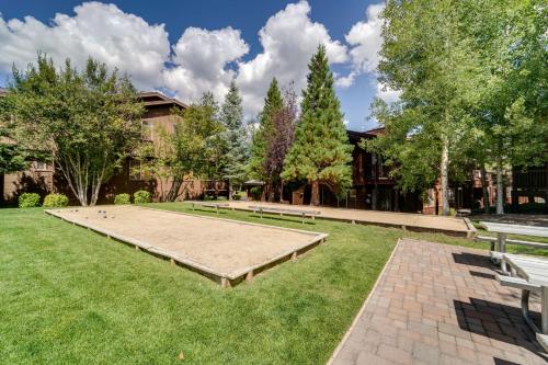 Boulders Truckee Condo Near Donner Lake and Skiing!