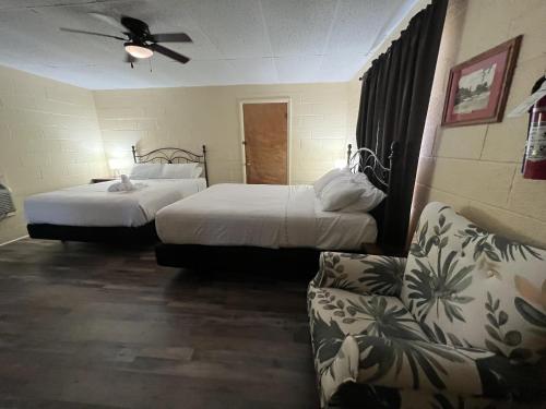 JI9 - Queen Guest Room at the Joplin Inn, Mount Ida (foto 10)