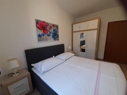 Two-Bedroom Apartment with Terrace image 10