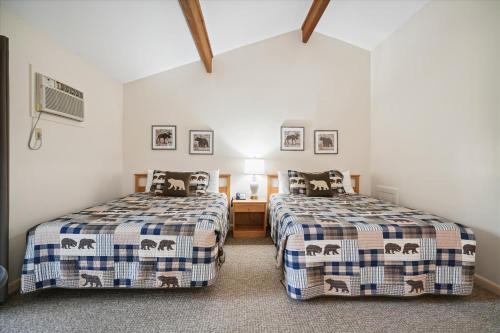 Cedarbrook Standard Hotel Room 201 in Killington, USA