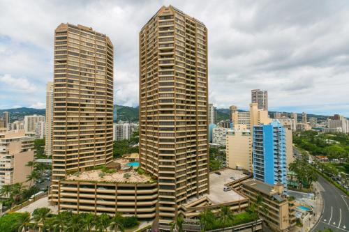 One Bedroom Condos with Lanai near Ala Wai Harbor - Perfect for 2 Guests