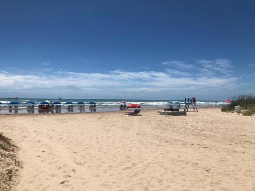 2 Bed 2 Bath 1st Fl Condo By Beach w Washer Dryer - image 4
