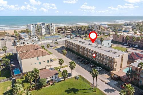 2 Bed 2 Bath 1st Floor Condo w Pool By Beach, South Padre Island