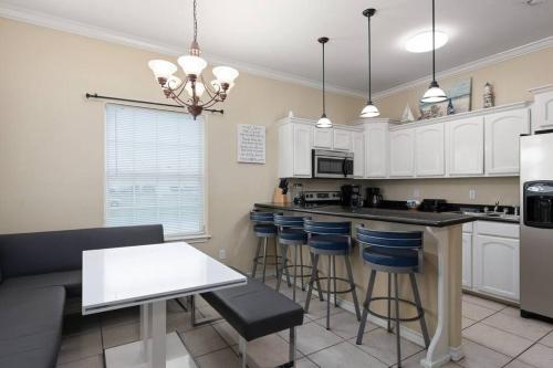 Luxury 3 Bed 2 Bath 1st Floor Condo Near Beach - image 4