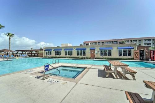 1 Bedroom Studio Near Beach w Pool & Amenities