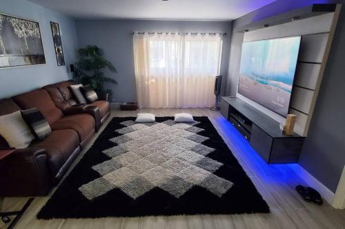 Fully Furnished, Beautiful, Spacious Two Bedroom Condo in Sunrise