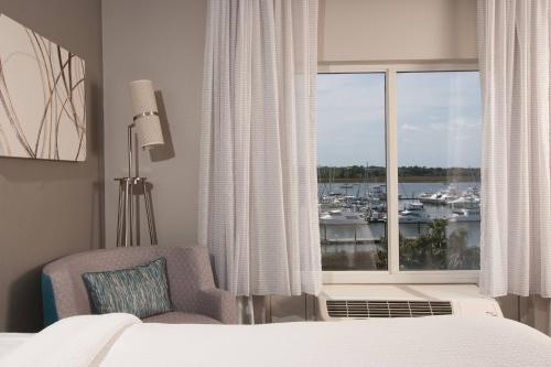 Courtyard by Marriott Charleston Waterfront