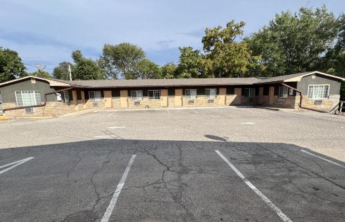Westbridge Inn and Suites