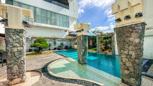 Swimming pool, Malyabhara Hotel near Tugu Railway Station