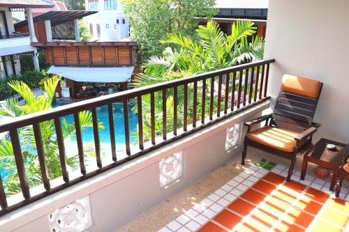 Superior King Room Pool View image 10