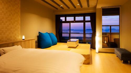Resort Hotel Mihagi Room Type - Twin Room with Tatami Area and Semi Open-Air Bath, Ocean View