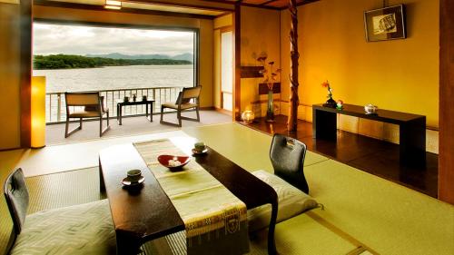 夕景の宿　海のゆりかご　萩小町 Room Type - Family Room with Shared Bathroom