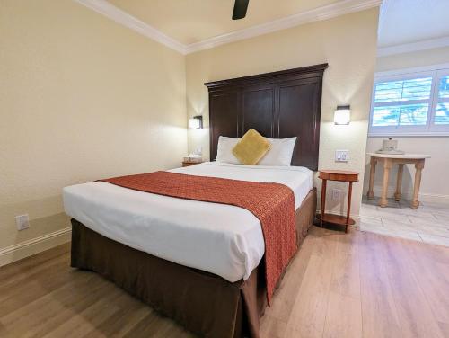 Clarion Collection Wilkie's Inn Pacific Grove - Monterey Room Type - Queen Room - Non Smoking