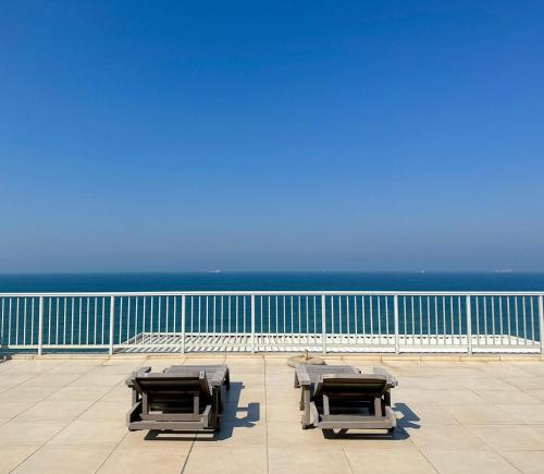 101 Camarque - 3 Bedroom Beachfront Apartment In Umdloti - 180 Degree Sea Views, Умдлоти