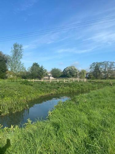 Elmcroft, Large House with Shepherds Hut