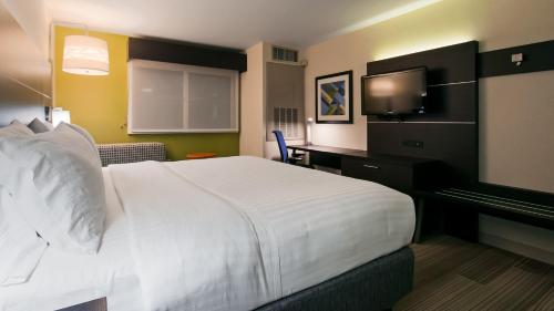 Holiday Inn Express Hotels & Suites Burlington, an IHG Hotel